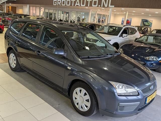 Grijs Occasion 2007 Ford Focus Trend Stationwagen | € 944 (Goede deal) - Afbeelding 1/4