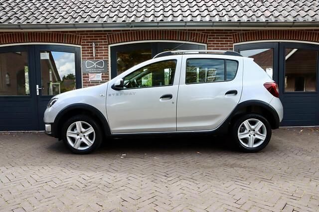 Overige Gebruikt 2016 Dacia Sandero Lauréate Hatchback | € 10.950 (Eerlijke prijs) - Afbeelding 1/2