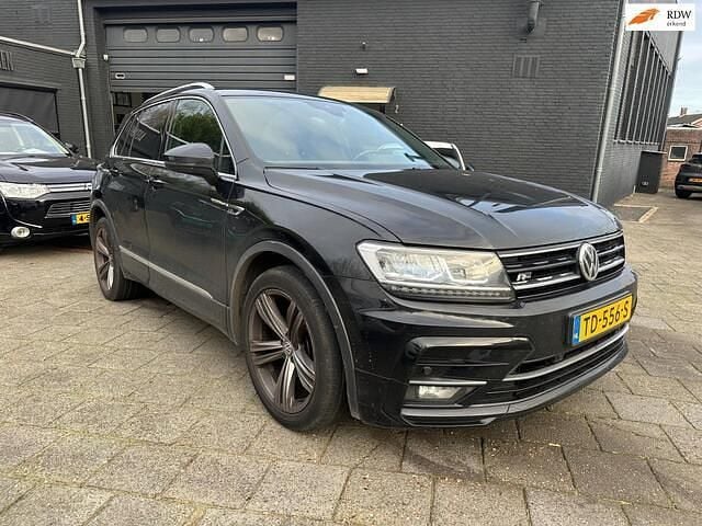Zwart (metallic) Gebruikt 2018 VW Tiguan Comfortline SUV | € 12.950 (Eerlijke prijs) - Afbeelding 1/4