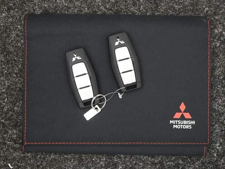 Nieuw Mitsubishi Outlander P-HEV Edition 306 PK (225 kW) 2026 Moonstone grey (licht grijs) SUV