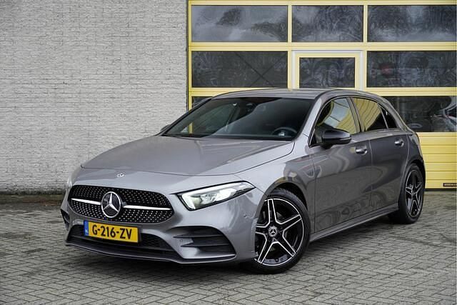 Grijs Gebruikt 2019 Mercedes A180 Business Hatchback | € 19.950 (Goede deal) - Afbeelding 1/4