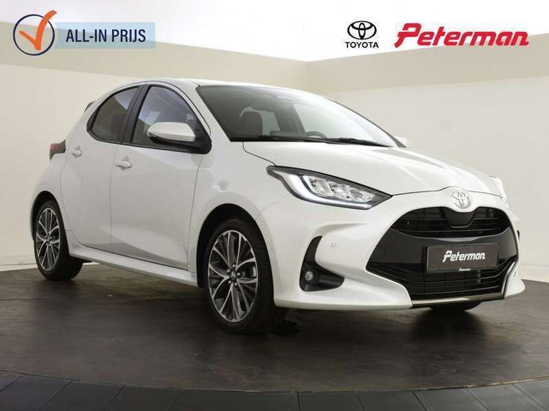 Wit, metallic lak Gebruikt 2024 Toyota Yaris Hybrid Executive Hatchback | € 28.899 (Super prijs) - Afbeelding 1/4