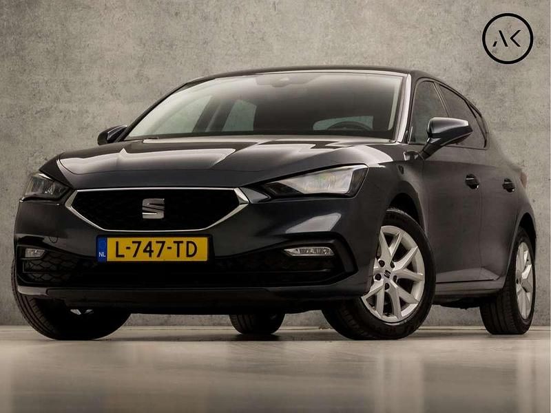 Grijs Gebruikt 2021 Seat Leon Business Hatchback | € 15.945 (Eerlijke prijs) - Afbeelding 1/4
