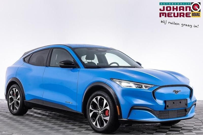 Blauw Occasion 2025 Ford Mustang Mach-E Premium SUV | € 31.900 - Afbeelding 1/4