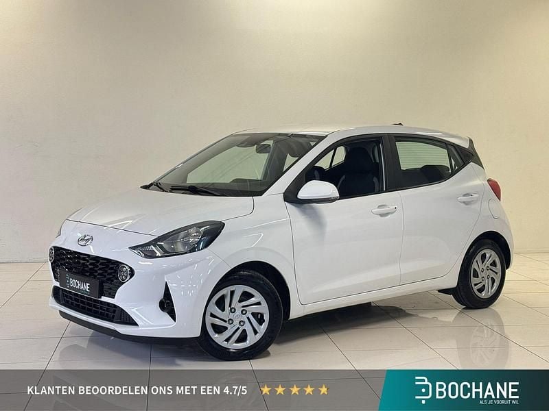 Wit Gebruikt 2023 Hyundai i10 Comfort Hatchback | € 14.690 (Goede deal) - Afbeelding 1/4