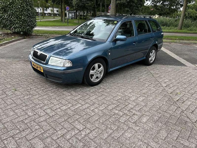 Blauw Gebruikt 2003 Skoda Octavia Stationwagen | € 1.250 - Afbeelding 1/4