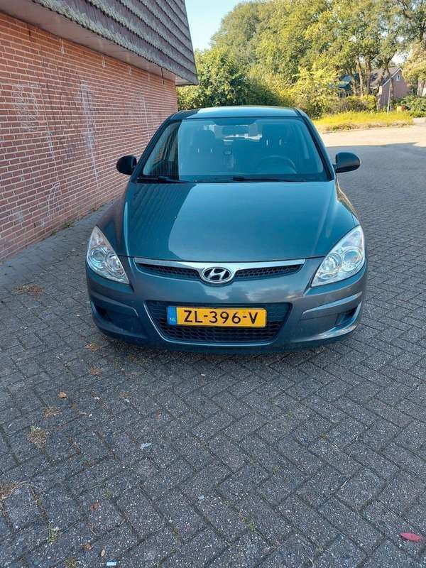 Grijs Gebruikt 2009 Hyundai i30 Active MPV | € 2.700 (Goede deal) - Afbeelding 1/4