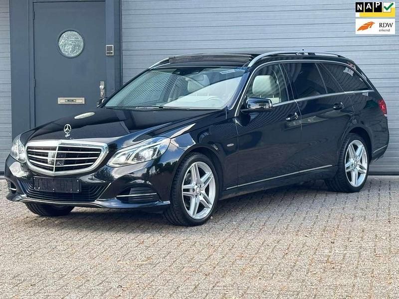 Zwart Gebruikt 2016 Mercedes E220 Avantgarde Stationwagen | € 14.500 - Afbeelding 1/4