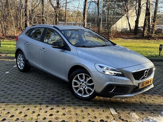 Grijs Occasion 2016 Volvo V40 Hatchback | € 15.950 (Eerlijke prijs) - Afbeelding 1/4