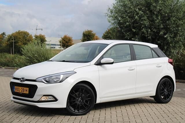 Wit Gebruikt 2016 Hyundai i20 Hatchback | € 8.950 (Eerlijke prijs) - Afbeelding 1/4