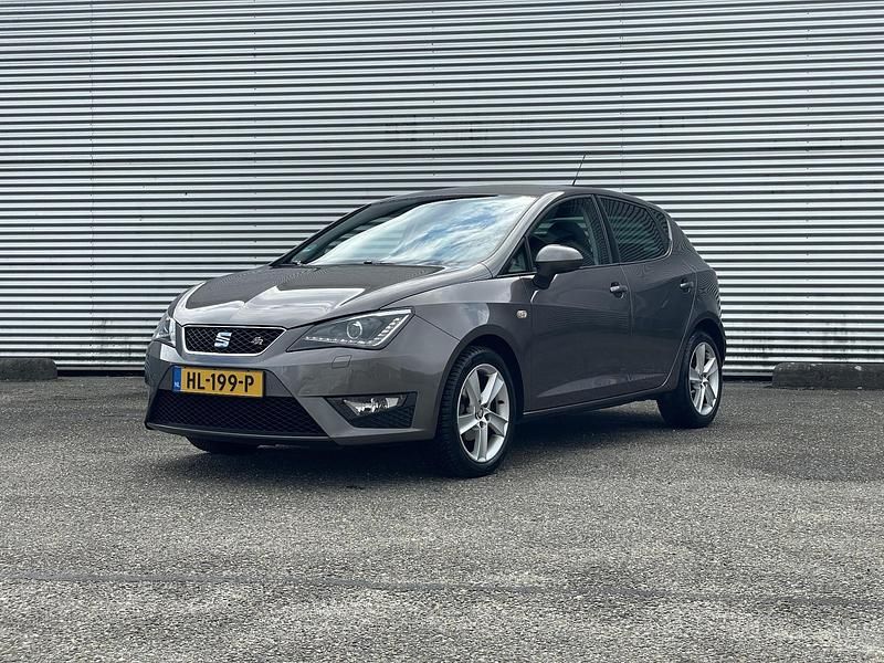 Grijs Gebruikt 2015 Seat Ibiza CONNECT Hatchback | € 7.750 (Eerlijke prijs) - Afbeelding 1/3