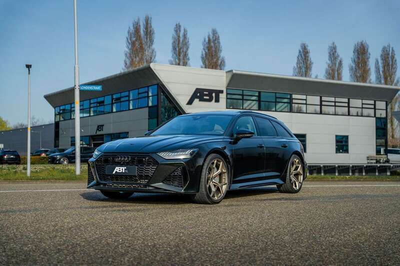 Groen, metallic lak Gebruikt 2024 Audi RS6 Performance Stationwagen | € 244.950 - Afbeelding 1/4