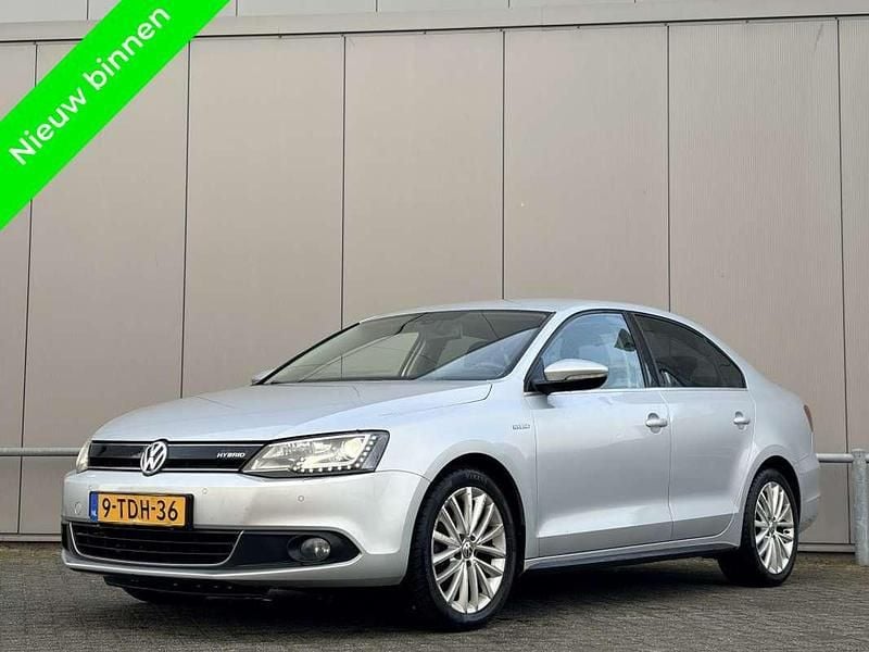 Grijs Occasion 2013 VW Jetta Hybrid Sedan | € 5.995 (Eerlijke prijs) - Afbeelding 1/4