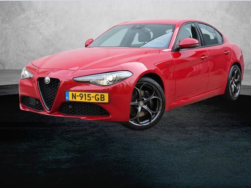 Rood Gebruikt 2021 Alfa Romeo Giulia Sprint Sedan | € 35.420 (Eerlijke prijs) - Afbeelding 1/1