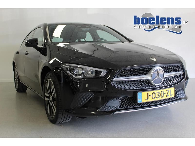 Zwart Gebruikt 2020 Mercedes CLA250 Business Sedan | € 21.987 (Goede deal) - Afbeelding 1/4