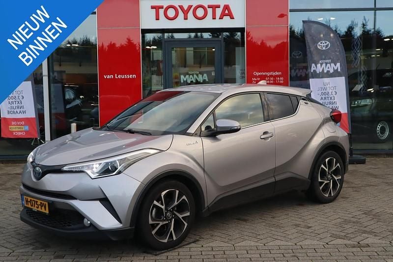 Grijs Gebruikt 2020 Toyota C-HR SUV | € 19.700 (Goede deal) - Afbeelding 1/4