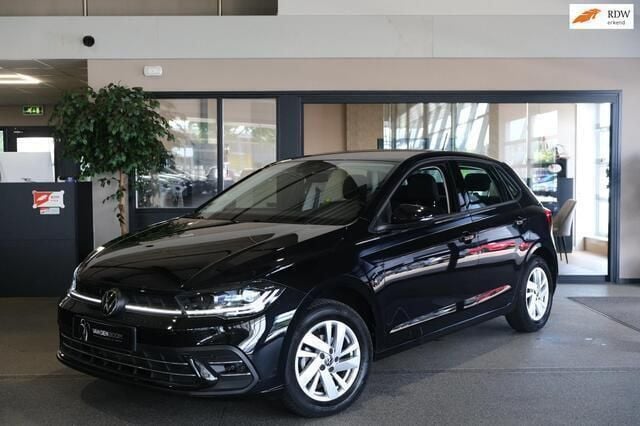 Zwart Gebruikt 2022 VW Polo Style Hatchback | € 21.950 (Goede deal) - Afbeelding 1/4