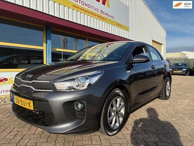 Grijs Gebruikt 2018 Kia Rio Hatchback | € 8.999 (Goede deal) - Afbeelding 1/4