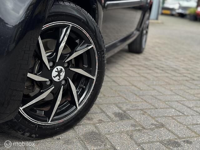 Occasion Peugeot 107 Envy 68 PK (50 kW) 2012 Zwart Hatchback