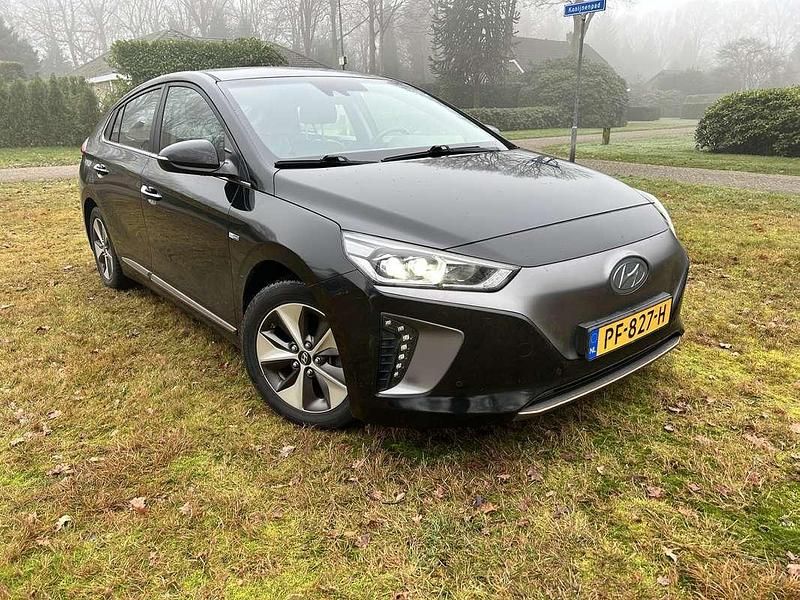 Occasion Hyundai Ioniq Premium 88 kW (120 PK) 2017 Zwart Hatchback