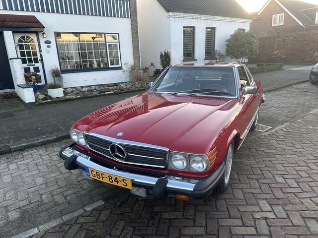 Rood Gebruikt 1987 Mercedes 560 | € 19.900 - Afbeelding 1/4