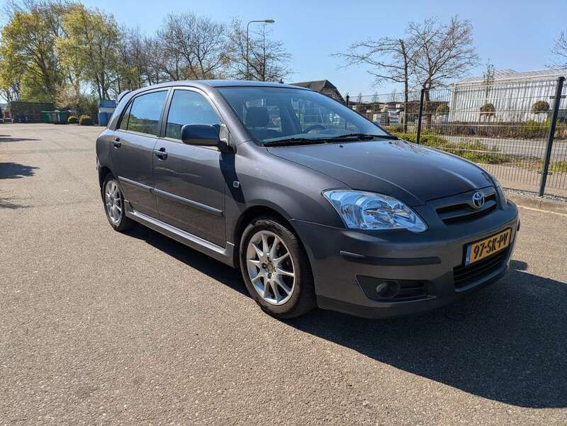 Grijs Gebruikt 2006 Toyota Corolla Sport Hatchback | € 3.950 (Goede deal) - Afbeelding 1/4