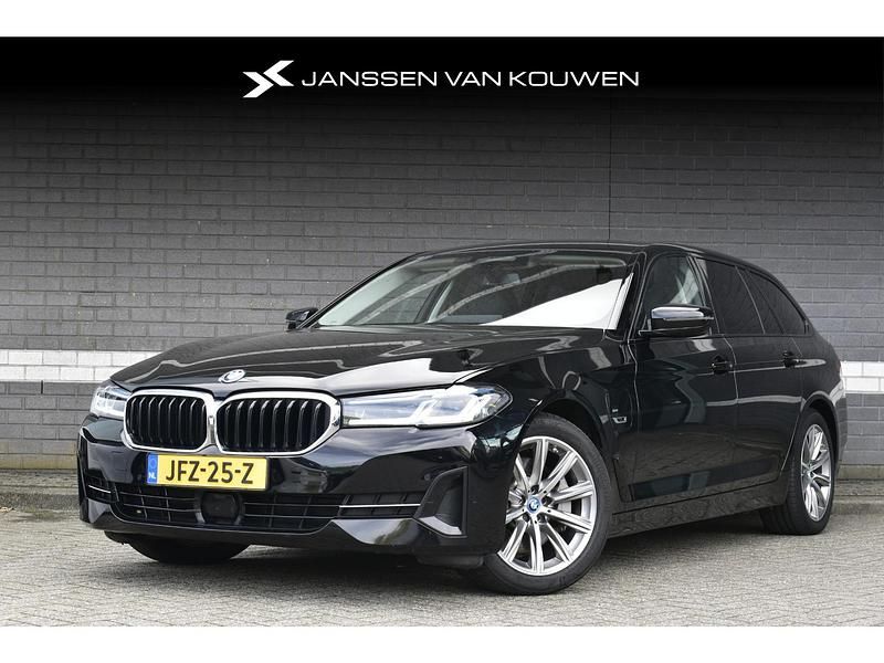 Zwart Gebruikt 2022 BMW 530 Stationwagen | € 34.700 (Goede deal) - Afbeelding 1/4
