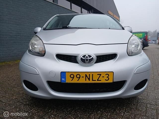 Occasion Toyota Aygo 68 PK (50 kW) 2010 Grijs Hatchback