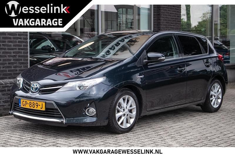 Grijs (metallic) Gebruikt 2015 Toyota Auris Hybrid Hatchback | € 9.990 (Goede deal) - Afbeelding 1/4