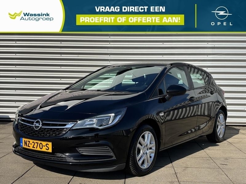 Zwart Gebruikt 2017 Opel Astra Edition Hatchback | € 15.385 (Eerlijke prijs) - Afbeelding 1/4