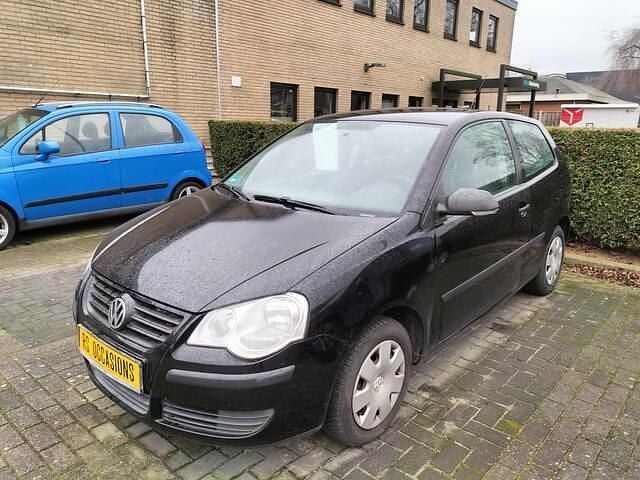 Zwart (metallic) Occasion 2006 VW Polo Comfortline Hatchback | € 1.750 (Eerlijke prijs) - Afbeelding 1/4