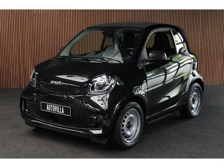 Zwart, metallic lak Gebruikt 2021 Smart ForTwo Electric Drive Hatchback | € 12.750 (Eerlijke prijs) - Afbeelding 1/1