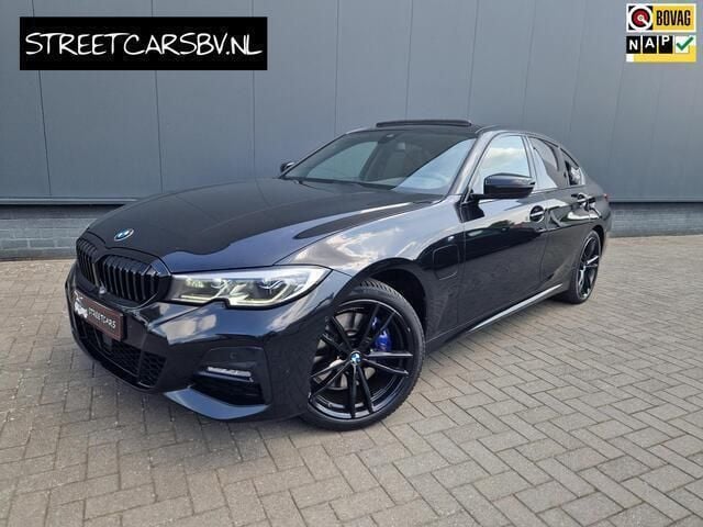 Zwart Gebruikt 2020 BMW 330 M Sport Sedan | € 29.950 (Duur) - Afbeelding 1/4