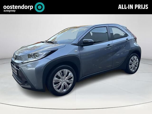 Grijs Gebruikt 2024 Toyota Aygo X Play SUV | € 18.949 - Afbeelding 1/4