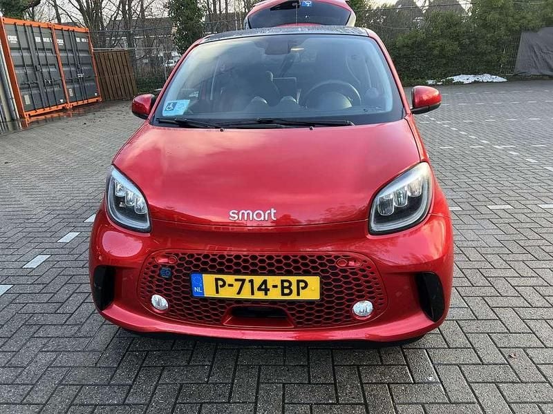 Rood Occasion 2022 Smart ForFour Electric Drive Hatchback | € 12.000 (Iets duurder) - Afbeelding 1/4