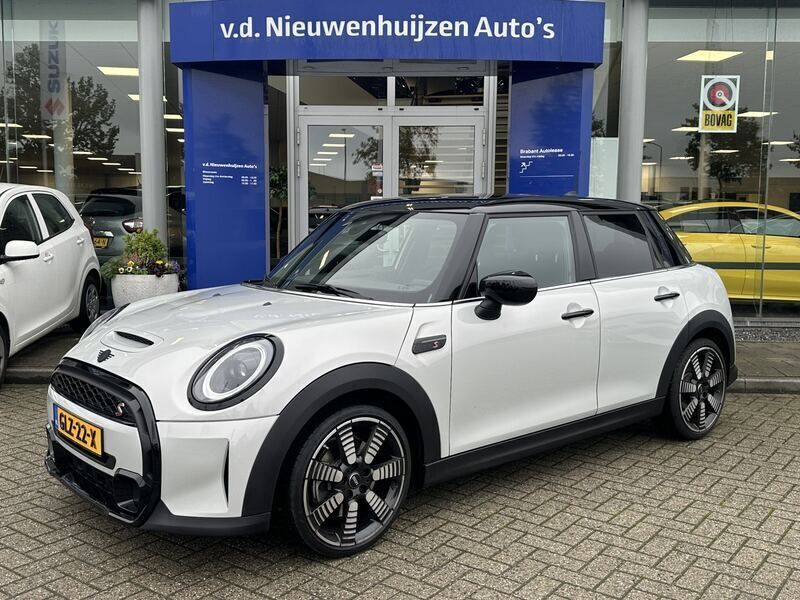 Wit Gebruikt 2023 Mini Cooper S Classic Hatchback | € 40.400 - Afbeelding 1/4