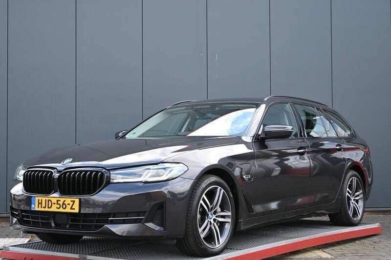 Grijs Gebruikt 2022 BMW 530 Stationwagen | € 35.950 (Super prijs) - Afbeelding 1/4