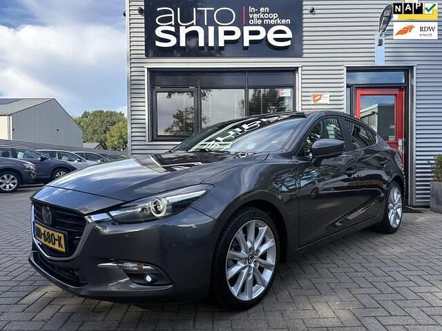 Grijs Gebruikt 2017 Mazda 3 Sedan | € 15.950 (Eerlijke prijs) - Afbeelding 1/4