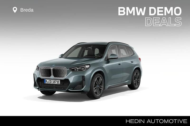 Groen Gebruikt 2025 BMW iX1 M Sport SUV | € 42.880 - Afbeelding 1/4