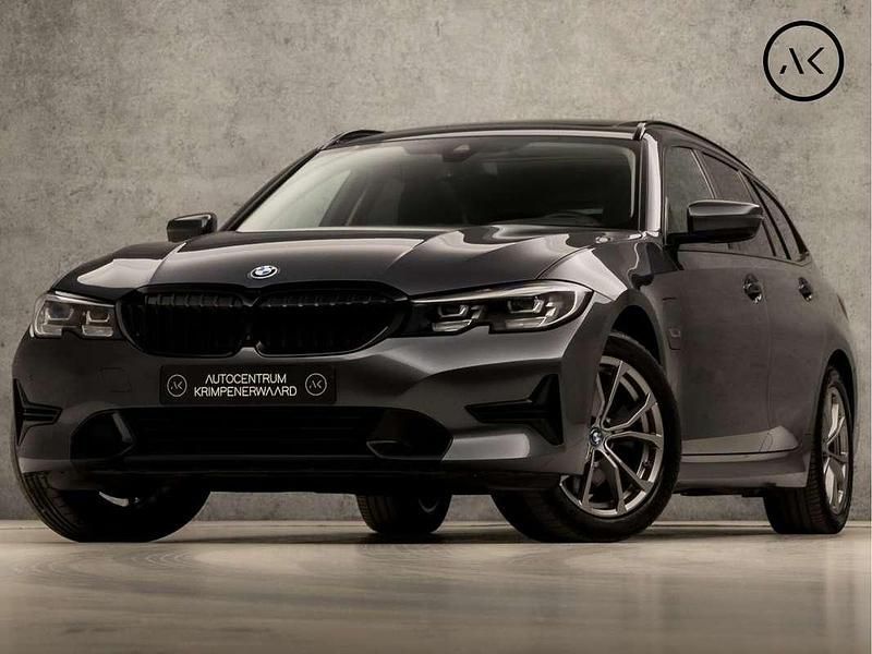 Grijs Gebruikt 2021 BMW 320e Sport Line Stationwagen | € 27.945 (Iets duurder) - Afbeelding 1/4