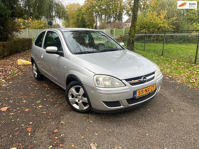 Grijs Occasion 2004 Opel Corsa Hatchback | € 1.099 (Eerlijke prijs) - Afbeelding 1/4