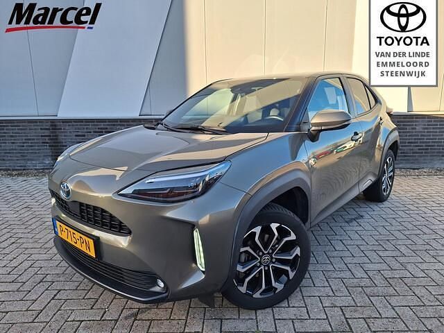 Groen (metallic) Gebruikt 2022 Toyota Yaris Cross Edition SUV | € 24.900 (Goede deal) - Afbeelding 1/3
