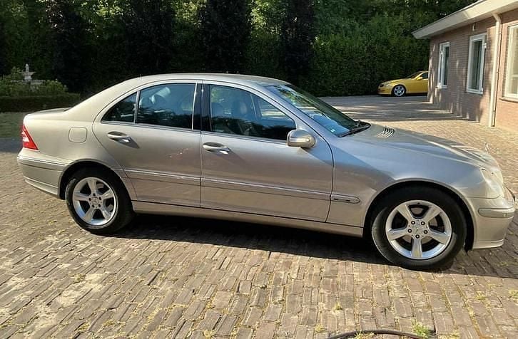 Gebruikt 2004 Mercedes C180 Sedan | € 2.250 (Goede deal) - Afbeelding 1/4