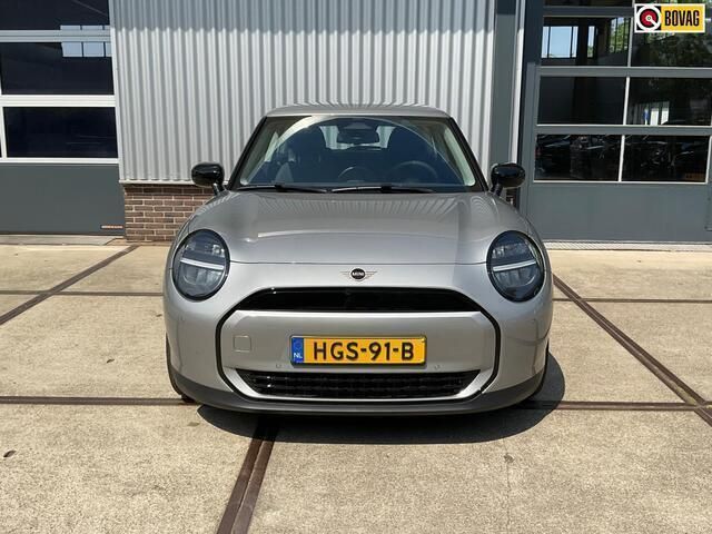 Grijs Nieuw 2025 Mini Cooper Essential Hatchback | € 25.950 (Super prijs) - Afbeelding 1/4