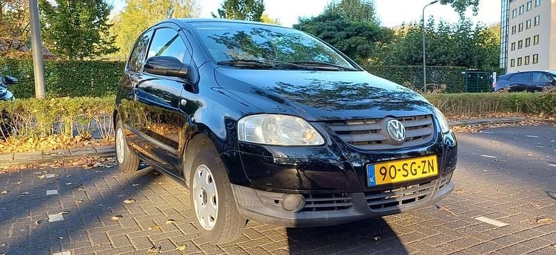 Zwart Gebruikt 2006 VW Fox Trendline Hatchback | € 1.350 (Eerlijke prijs) - Afbeelding 1/4