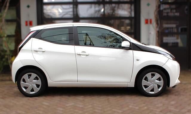 Occasion Toyota Aygo X-play 69 PK (50 kW) 2015 Wit Hatchback