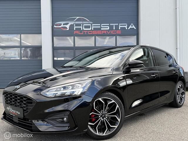 Zwart Gebruikt 2018 Ford Focus ST-Line Hatchback | € 14.945 (Duur) - Afbeelding 1/4