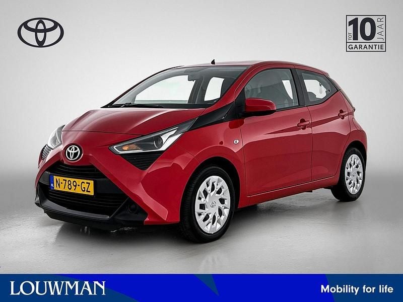 Rood Gebruikt 2021 Toyota Aygo X-play Hatchback | € 14.950 (Eerlijke prijs) - Afbeelding 1/4