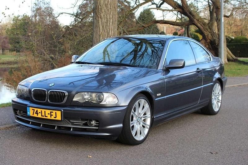 Grijs Occasion 2003 BMW 330 Executive Coupé | € 8.950 (Eerlijke prijs) - Afbeelding 1/4