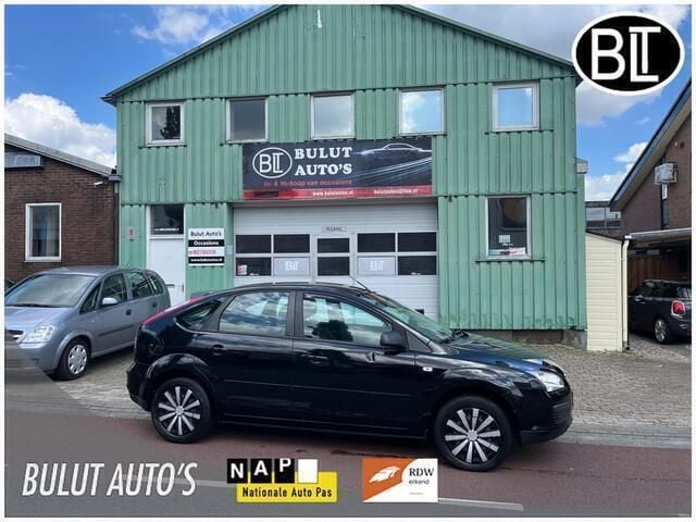 Zwart Gebruikt 2007 Ford Focus Trend Hatchback | € 995 (Eerlijke prijs) - Afbeelding 1/4